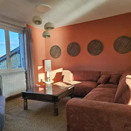 Le Petit Nid, 2 Chambres Privees Pour 4, Dans Maison Partagee Guest house