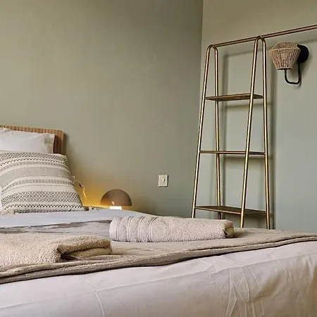 Guest house Le Petit Nid, 2 Chambres Privees Pour 4, Dans Maison Partagee